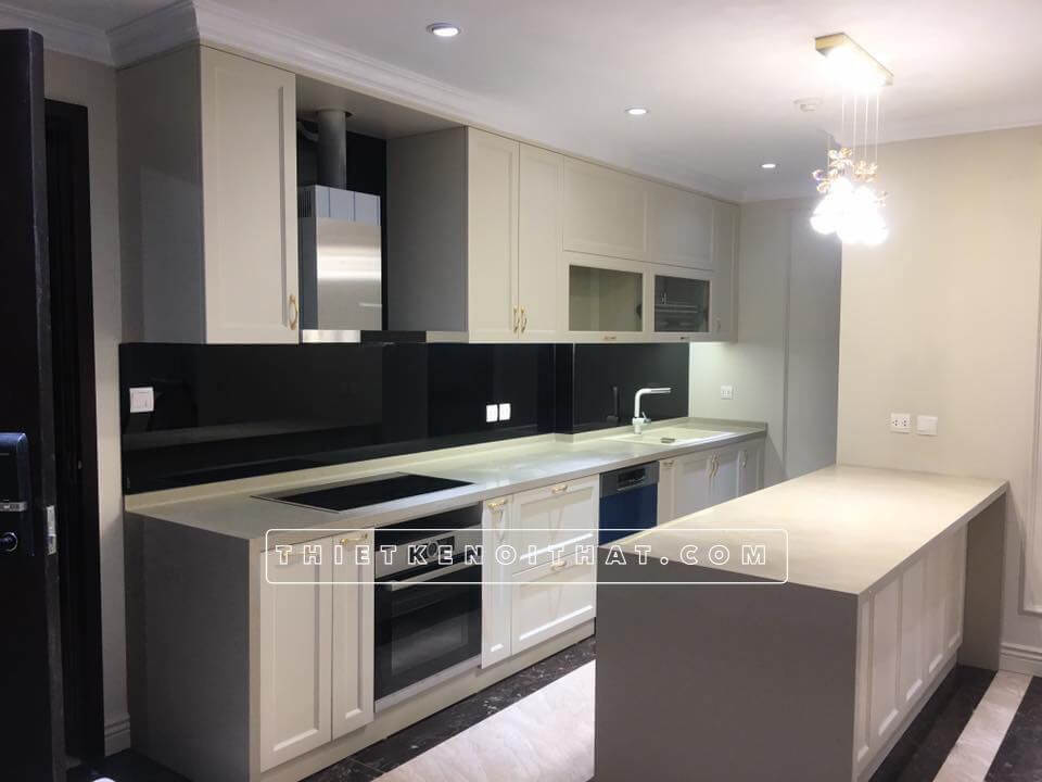 Tủ bếp tân cổ điển tinh tế với đường nét có phần lược giản giúp phòng bếp đầy tiện nghi hơn Tủ bếp gỗ tự nhiên